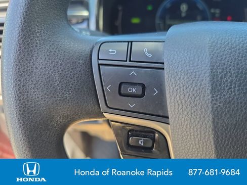 Used 2025 Toyota Camry SE FWD image 23
