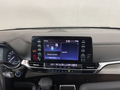 Used 2023 Toyota Sienna LE AWD/4WD image 13