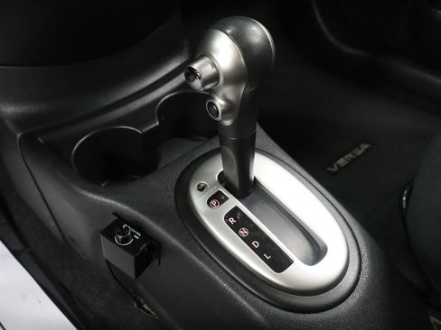 Used 2015 Nissan Versa SV FWD image 16