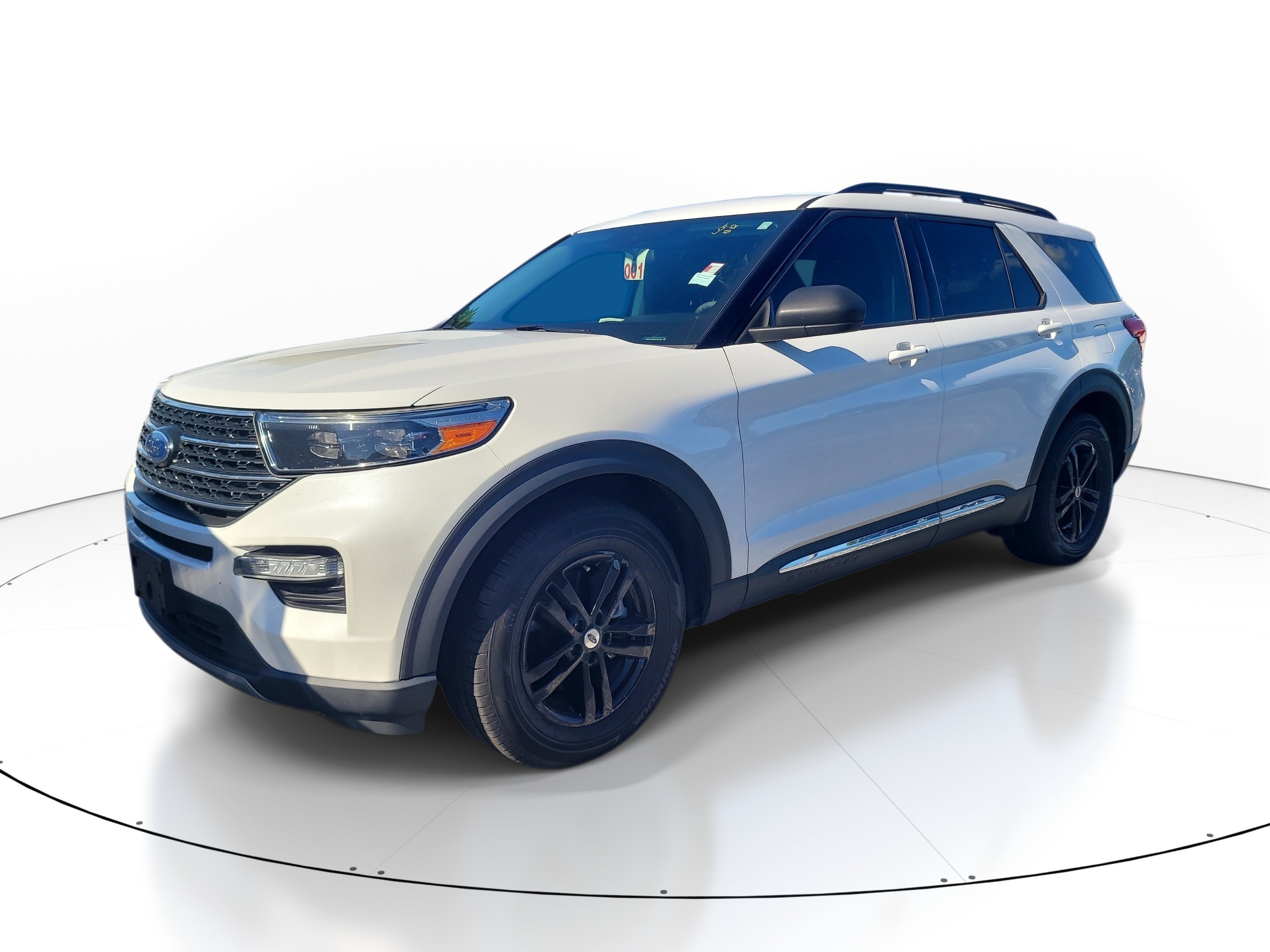Used 2022 Ford Explorer XLT w/ Equipment Group 202A RWD image 3