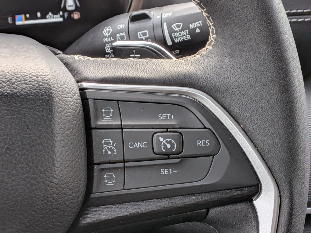 Used 2024 Jeep Grand Cherokee Altitude AWD/4WD image 13