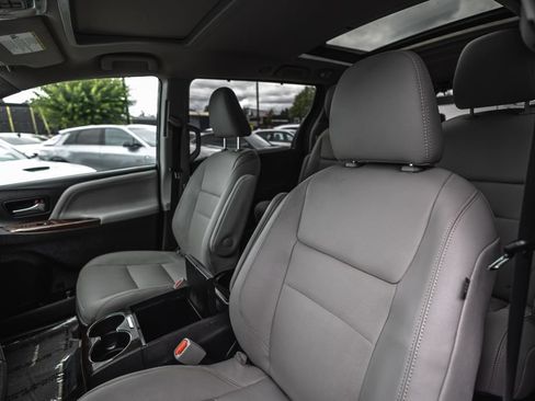 Used 2020 Toyota Sienna Limited AWD/4WD image 18