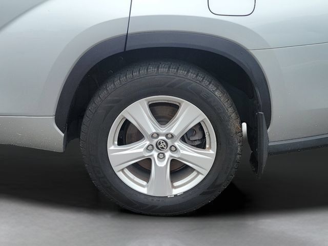 Used 2020 Toyota Highlander LE AWD/4WD image 31