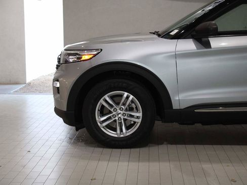 Used 2022 Ford Explorer XLT w/ Equipment Group 202A image 4