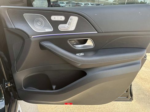 Used 2025 Mercedes-Benz GLS 450 4MATIC image 15