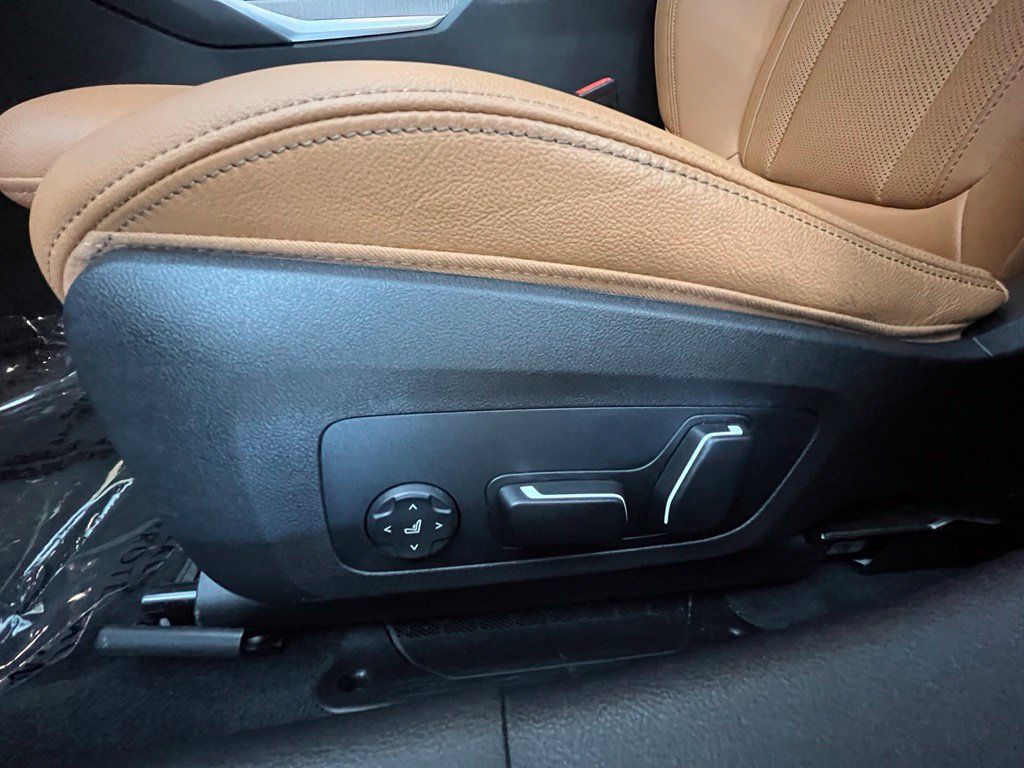 Used 2026 BMW 330i xDrive Sedan AWD/4WD image 34