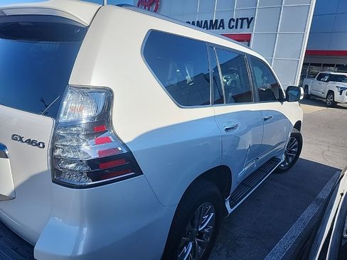 Used 2017 Lexus GX 460 Luxury w/ Preferred Accessory Package AWD/4WD image 16