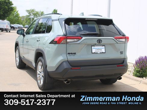 Used 2021 Toyota RAV4 XLE Premium AWD/4WD image 27