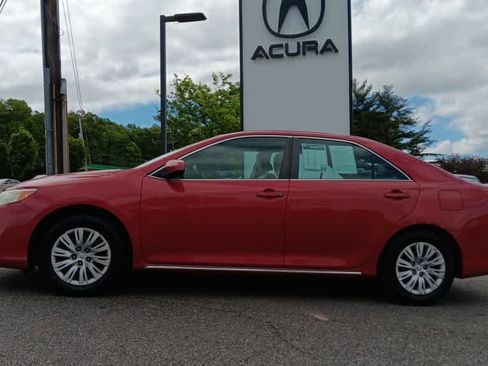 Used 2014 Toyota Camry LE FWD image 2