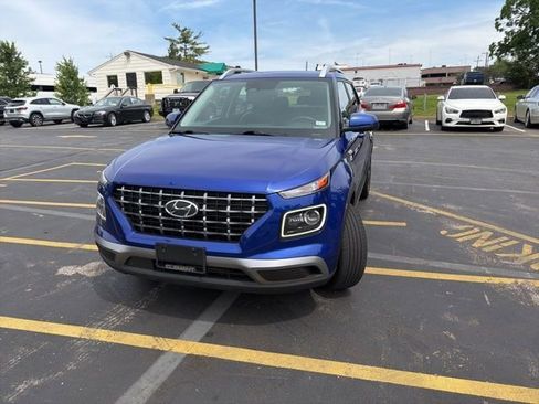 Used 2024 Hyundai Venue Limited FWD image 5