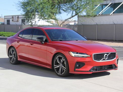Used 2019 Volvo S60 T6 R-Design image 3