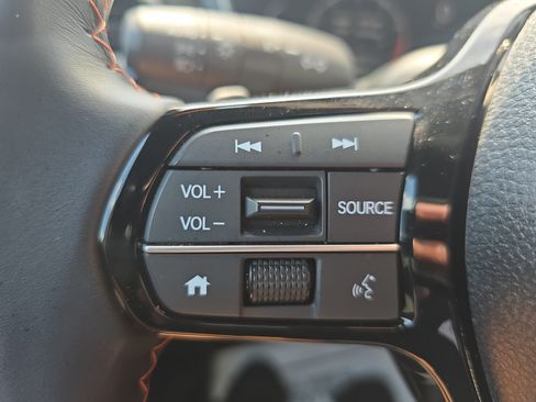 Used 2025 Honda Pilot Sport image 18