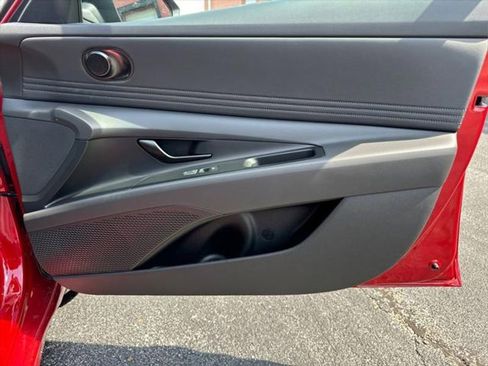 New 2025 Hyundai Elantra SEL image 16