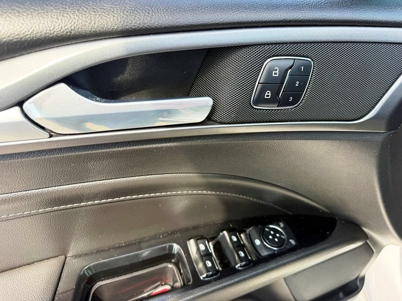 Used 2016 Ford Fusion Titanium FWD image 29