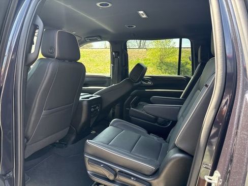 Used 2023 Chevrolet Suburban Premier image 19