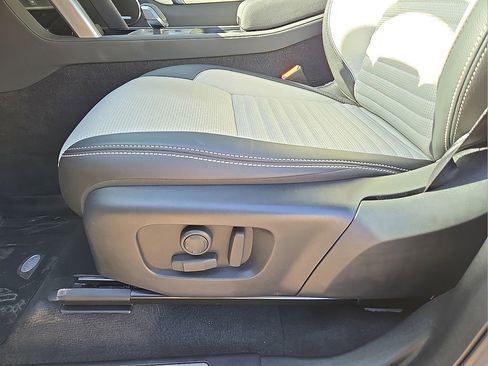 Used 2025 Land Rover Discovery Sport Dynamic SE image 27