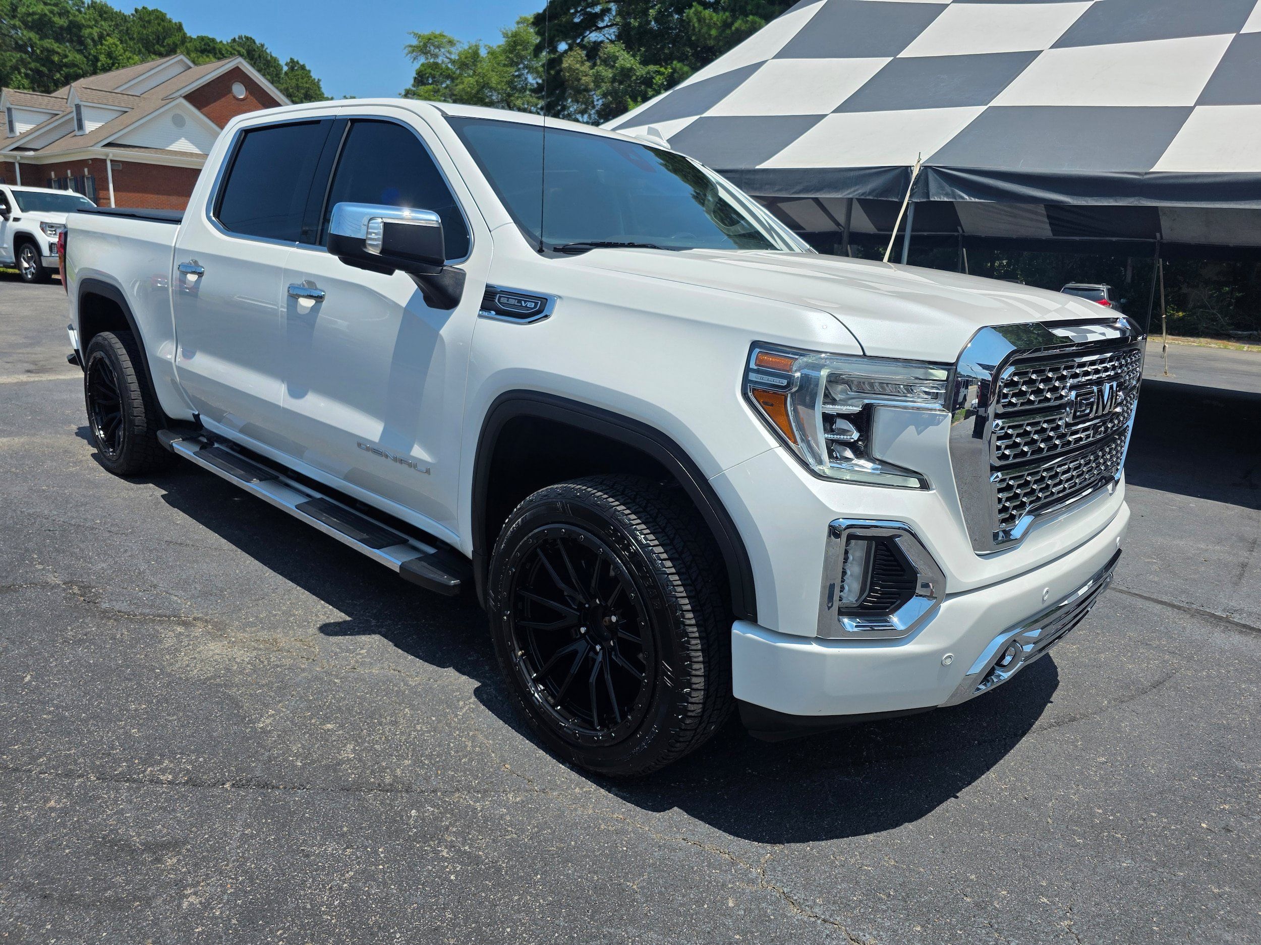 Used 2021 GMC Sierra 1500 Denali w/ Technology Package AWD/4WD image 3