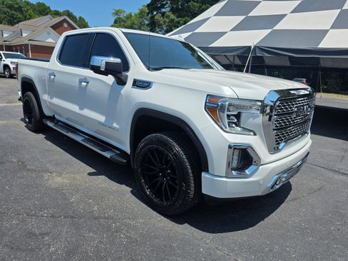 Used 2021 GMC Sierra 1500 Denali w/ Technology Package AWD/4WD image 3