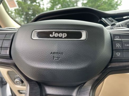 Used 2022 Jeep Grand Cherokee L Limited w/ Luxury Tech Group II AWD/4WD image 15