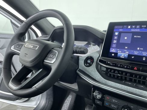 Used 2024 Jeep Compass Latitude image 28