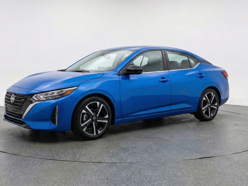 Used 2025 Nissan Sentra SV image 3