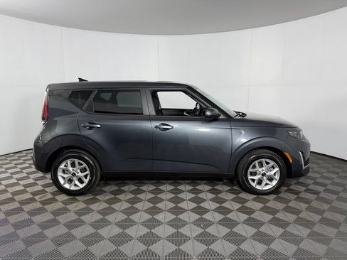 Used 2025 Kia Soul LX w/ LX Technology Package FWD image 5