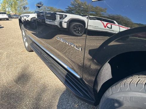 New 2026 GMC Yukon XL Denali w/ LPO, Floor Liner Package image 5