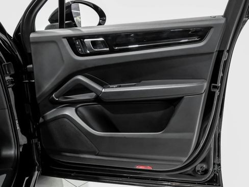 Used 2023 Porsche Cayenne image 52