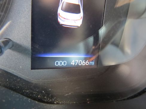 Used 2022 Toyota Corolla LE w/ LE Convenience Package image 23