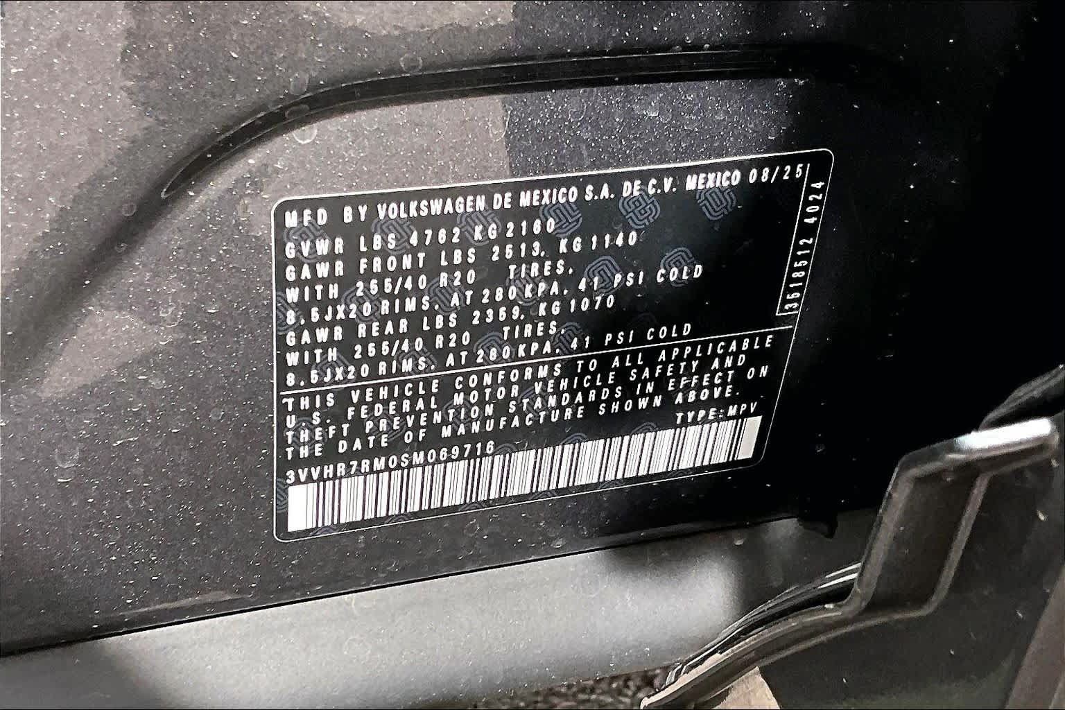 Used 2025 Volkswagen Tiguan SE R-Line FWD image 38