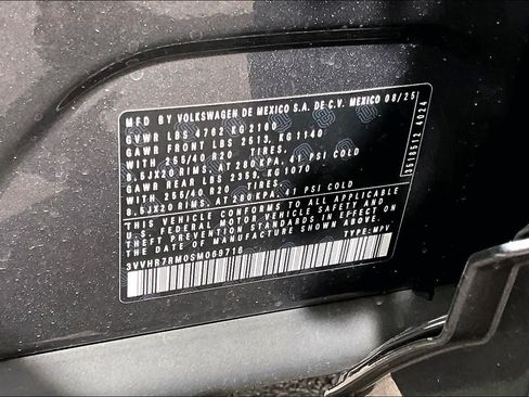 Used 2025 Volkswagen Tiguan SE R-Line FWD image 38
