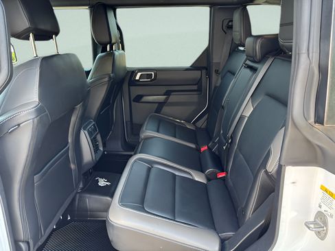 Used 2025 Ford Bronco Outer Banks AWD/4WD image 5