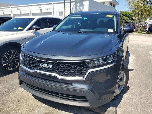 Used 2022 Kia Sorento LX FWD image 2