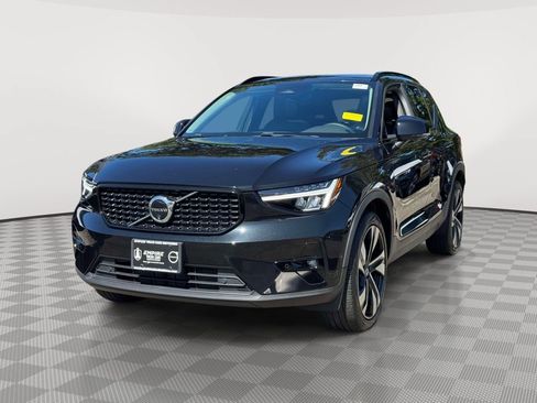 Used 2024 Volvo XC40 B5 Plus w/ Protection Package Premier AWD/4WD image 2