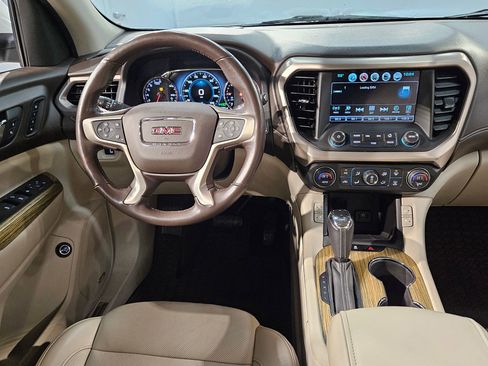 Used 2019 GMC Acadia Denali image 9