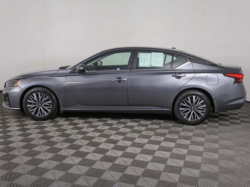 Used 2023 Nissan Altima 2.5 SV w/ SV Premium Package FWD image 17