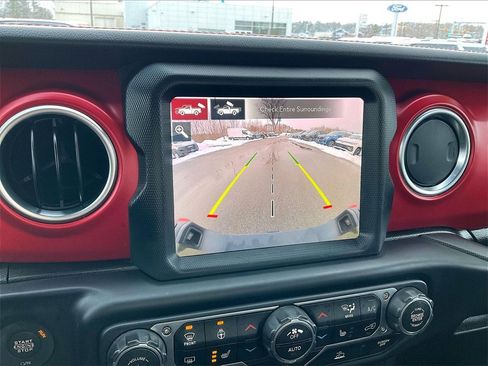 Used 2022 Jeep Gladiator Rubicon w/ Cold Weather Group image 18