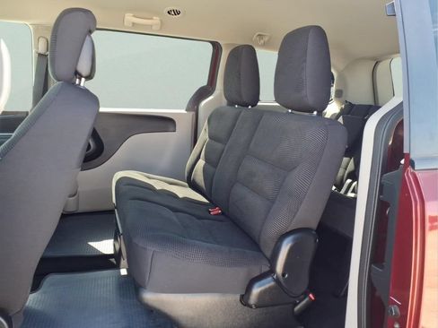 Used 2020 Dodge Grand Caravan SE w/ UConnect Hands-Free Group FWD image 13