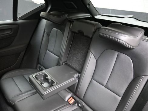 Certified 2025 Volvo XC40 B5 Core image 20