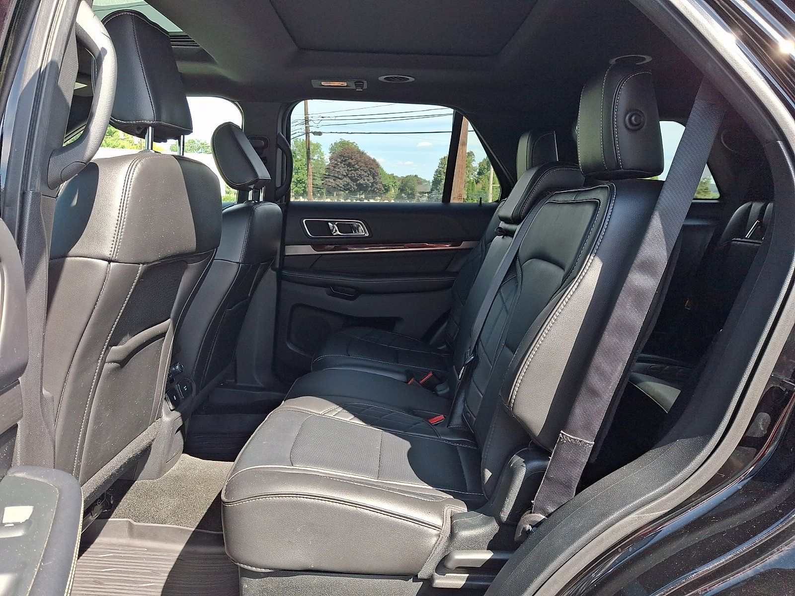 Used 2018 Ford Explorer Platinum AWD/4WD image 9