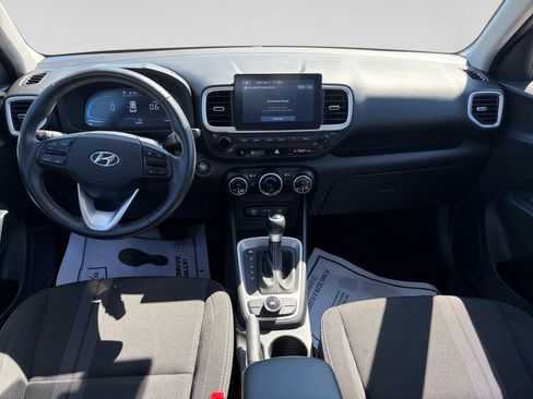 Used 2025 Hyundai Kona SEL FWD image 9
