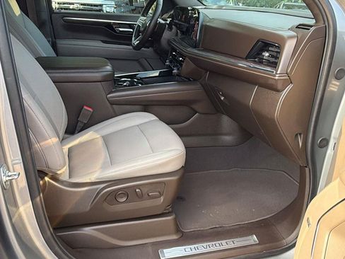 Used 2025 Chevrolet Tahoe LT w/ Comfort Package RWD image 18