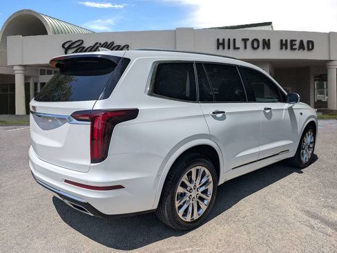 Certified 2024 Cadillac XT6 Premium Luxury w/ Technology Package FWD image 6