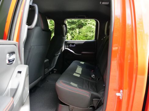 Used 2025 Nissan Frontier Pro-X RWD image 28