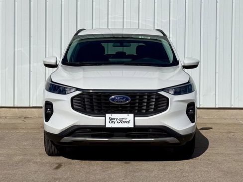 Certified 2025 Ford Escape SE image 8