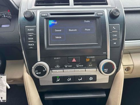 Used 2013 Toyota Camry LE image 27