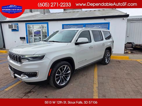 Used 2022 Jeep Wagoneer Series III w/ Premium Group I AWD/4WD image 1