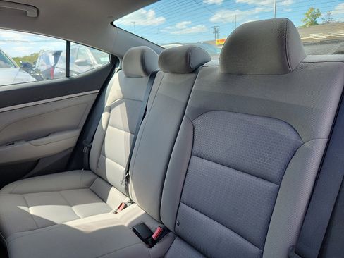 Used 2018 Hyundai Elantra SE image 26