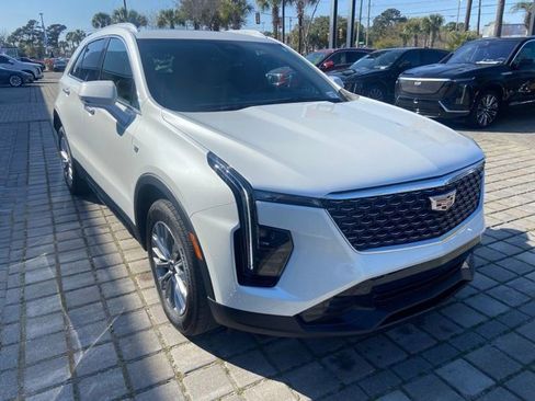Certified 2025 Cadillac XT4 Premium Luxury FWD image 4