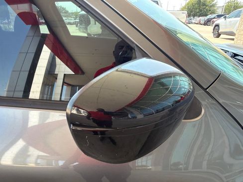 Used 2015 Nissan Juke S FWD image 16